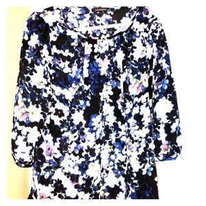 Express floral 3 quarter sleeve top!